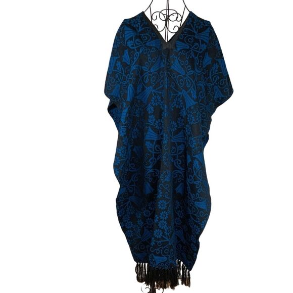 Reversible Woven Elegant Blue/Black Floral Pattern Poncho Tassel Hem